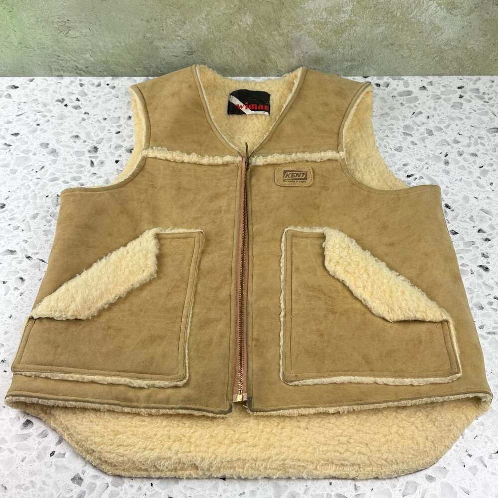 Vintage men’s Wiman American Vest Sz M Beige Sherpa Lined Faux Suede